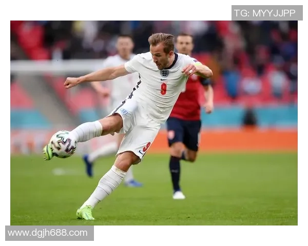 足球球星头球精彩瞬间集锦展示超强空中对抗能力与精准进攻技巧